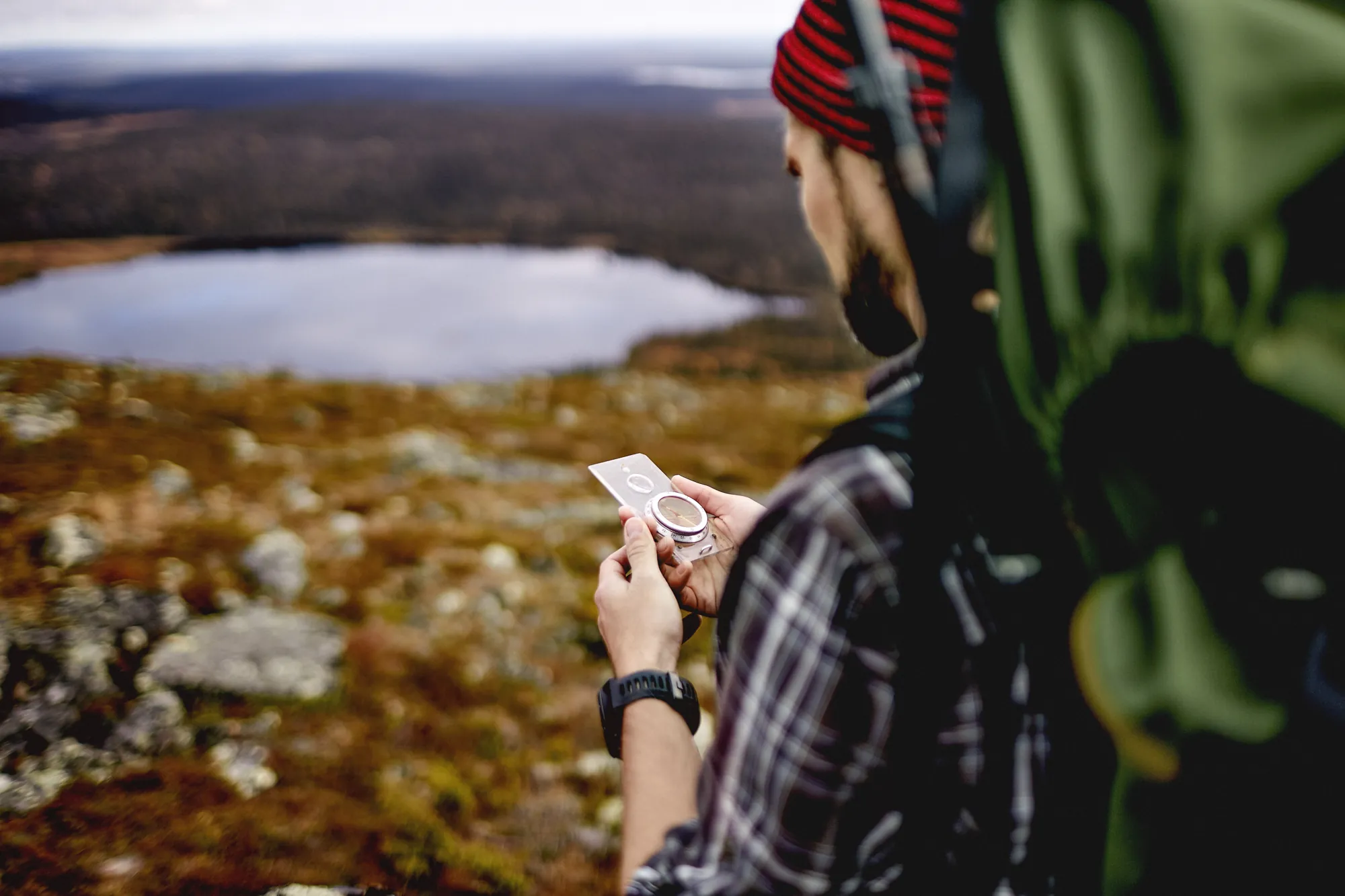 Finding the way with a compass